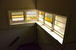 Halverwege de trappen naar de balkons is een erker aangebracht.
<br/>
Richard Keijzer, 2014-07-03